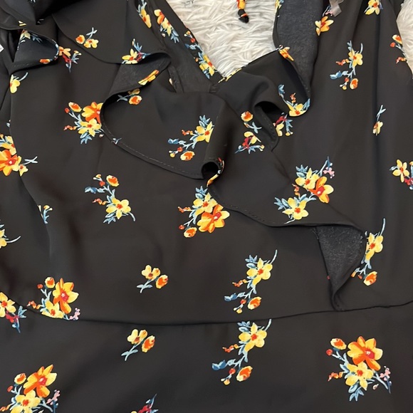 NWOT fluttery floral mini dress - Picture 5 of 5